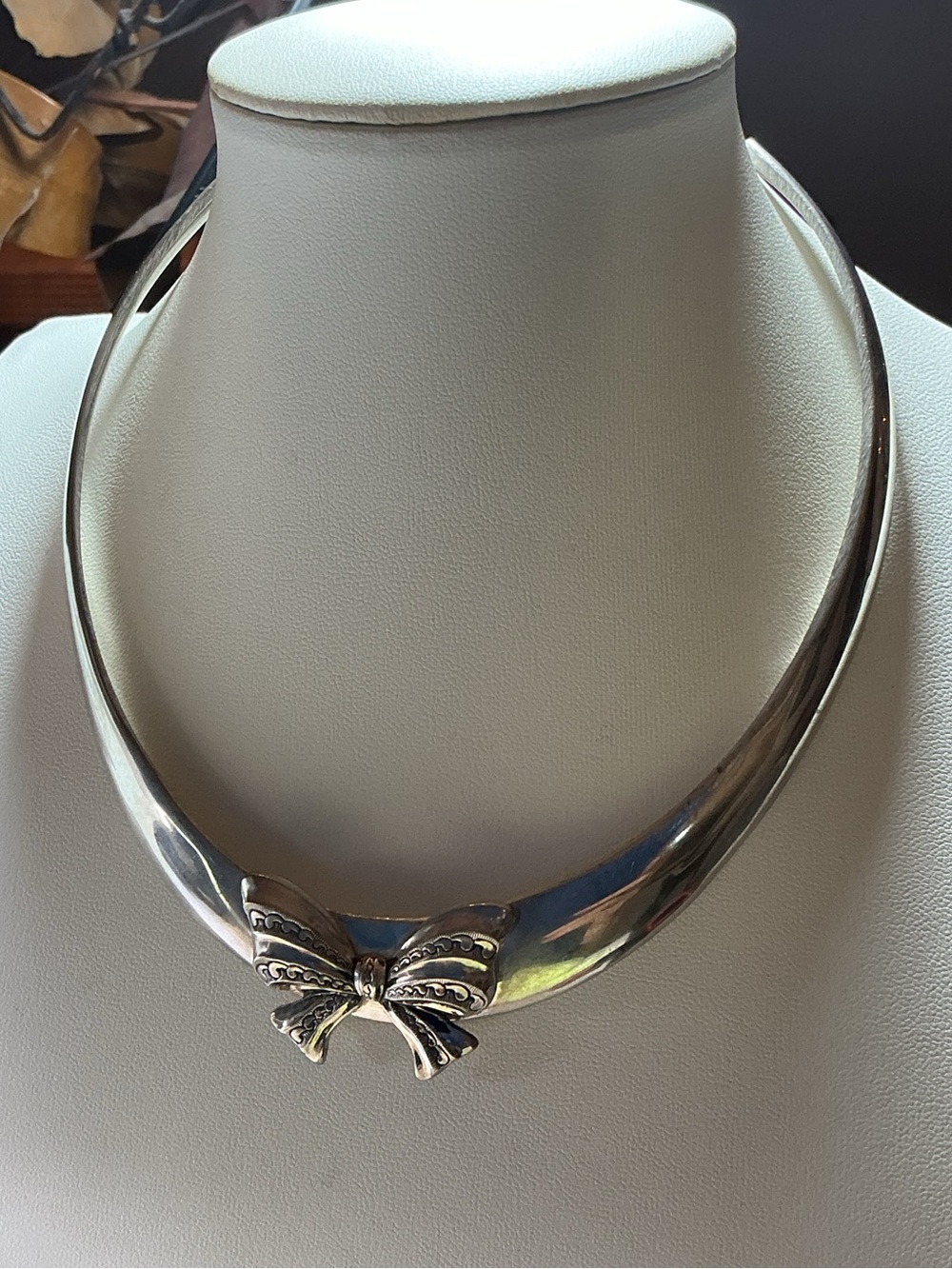 Vintage Silver Tone Rigid Collar Choker Necklace Dimensional Bow Motif